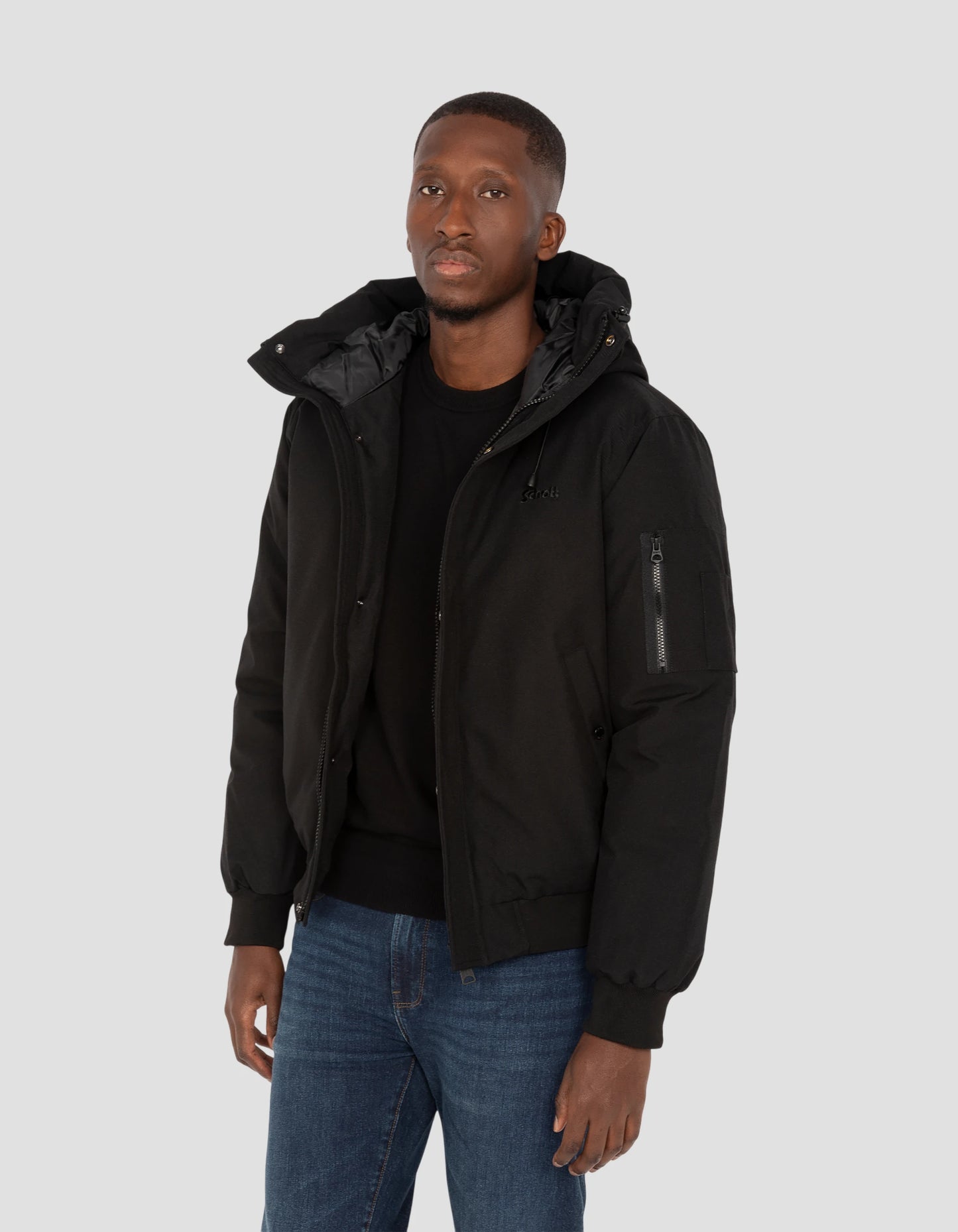 Chaqueta con capucha negra