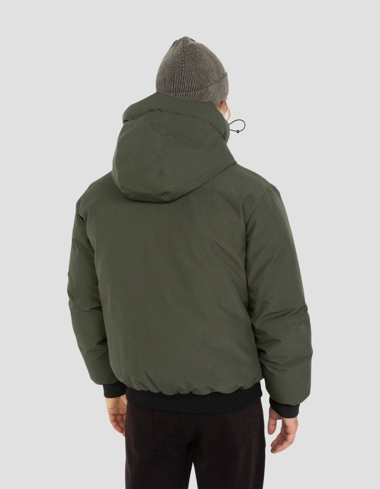 Chaqueta de color caqui con capucha