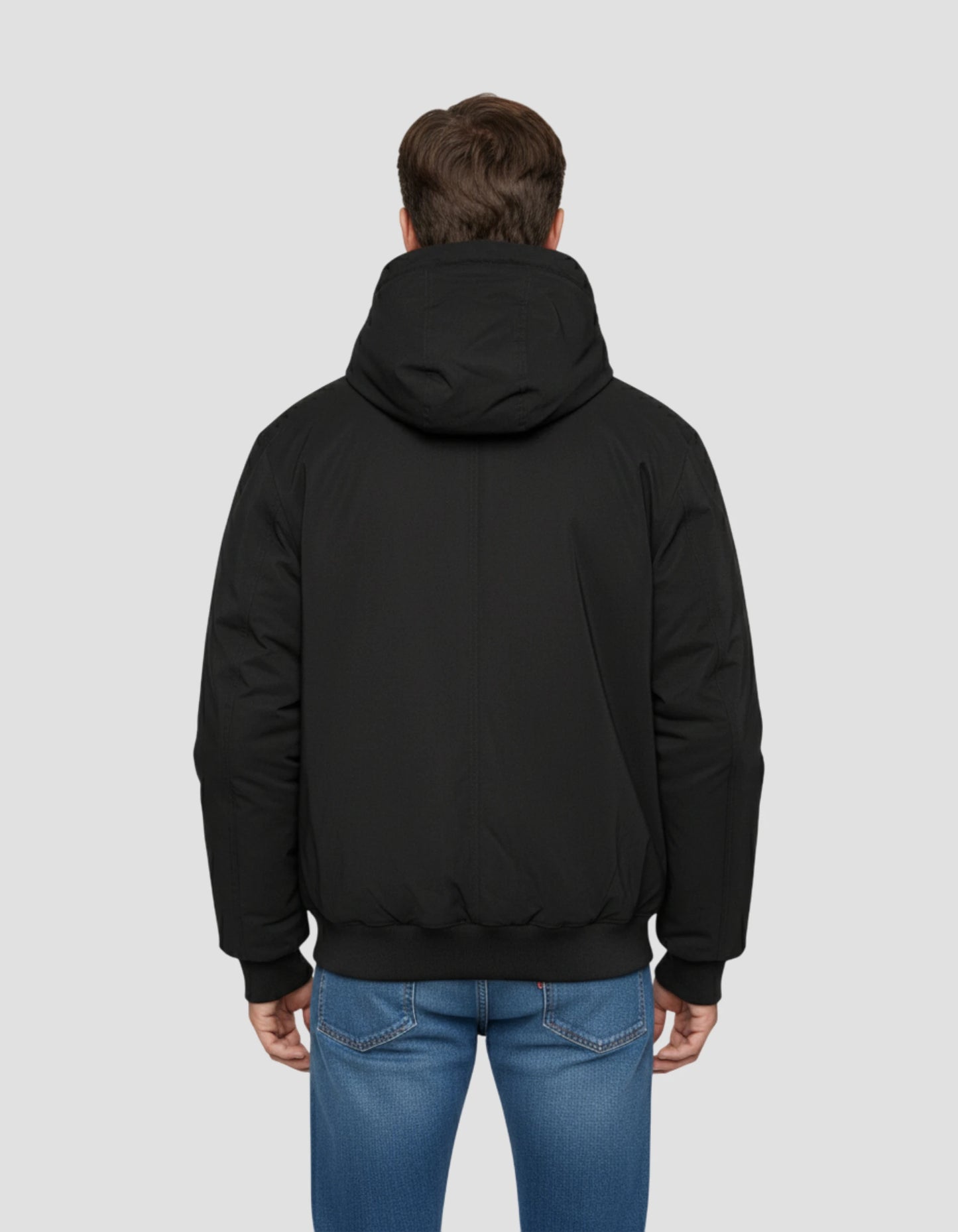 Chaqueta negra con capucha con Plastron extraíble