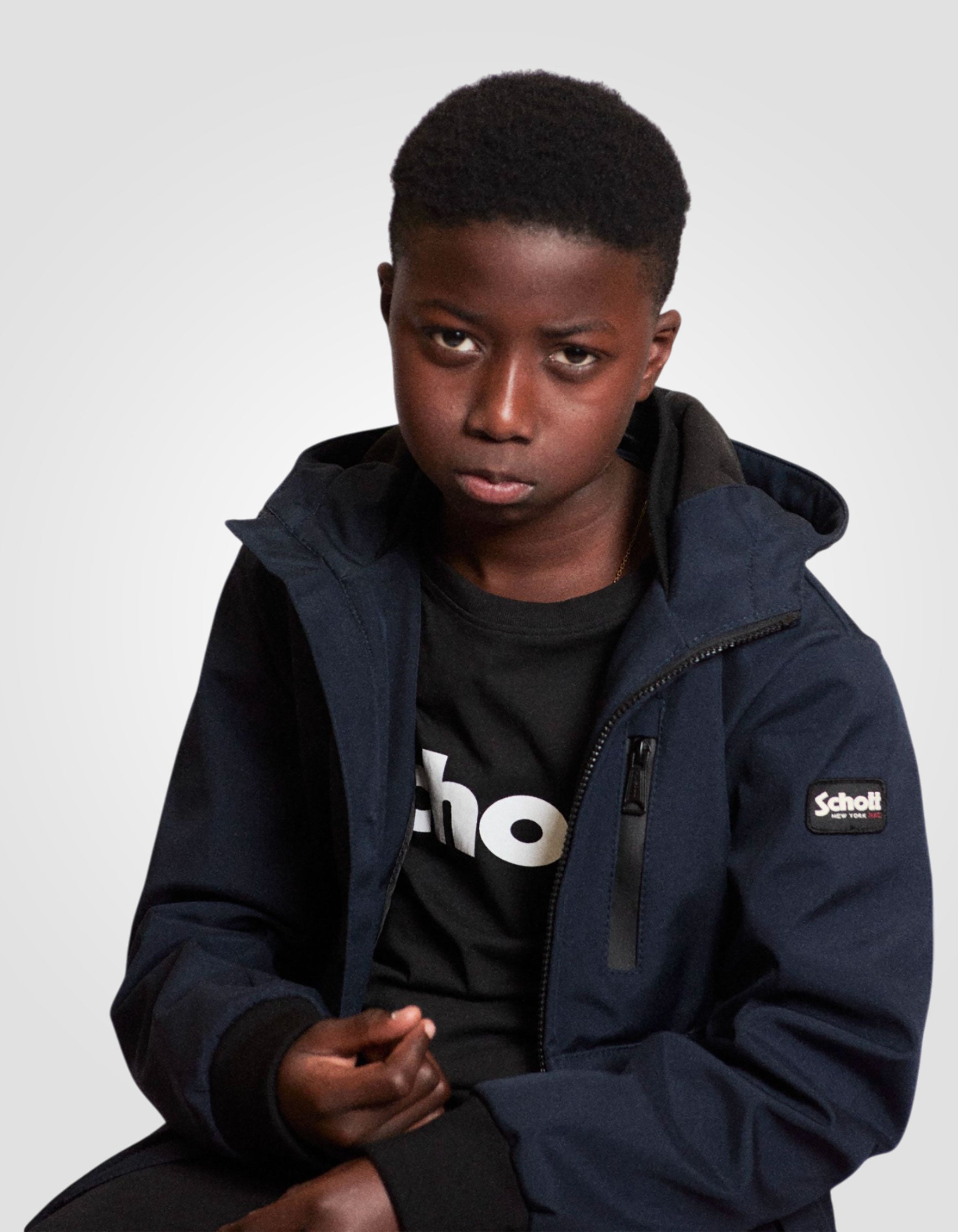 Chaqueta azul marino con capucha-3