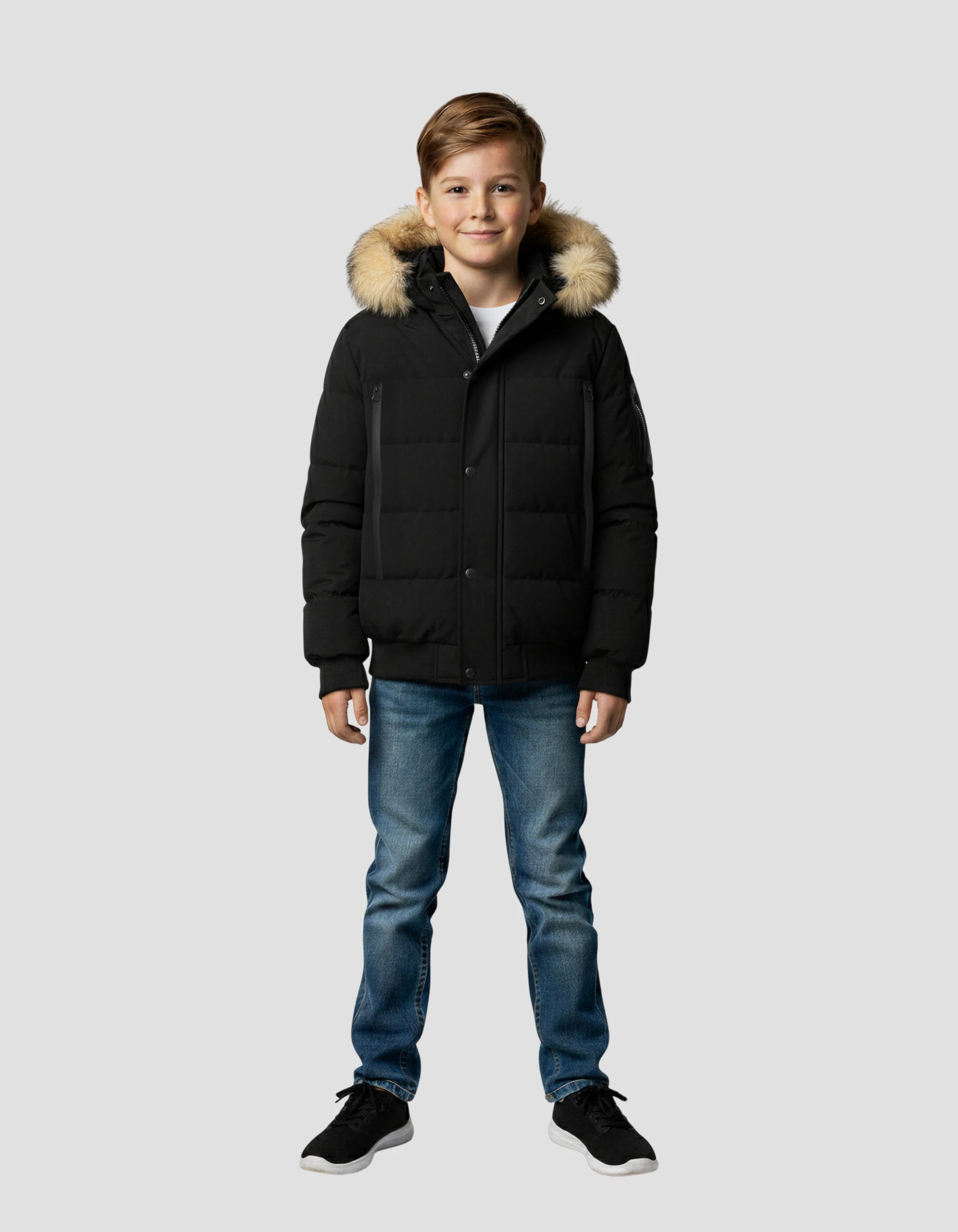 Chaqueta con capucha negra-1