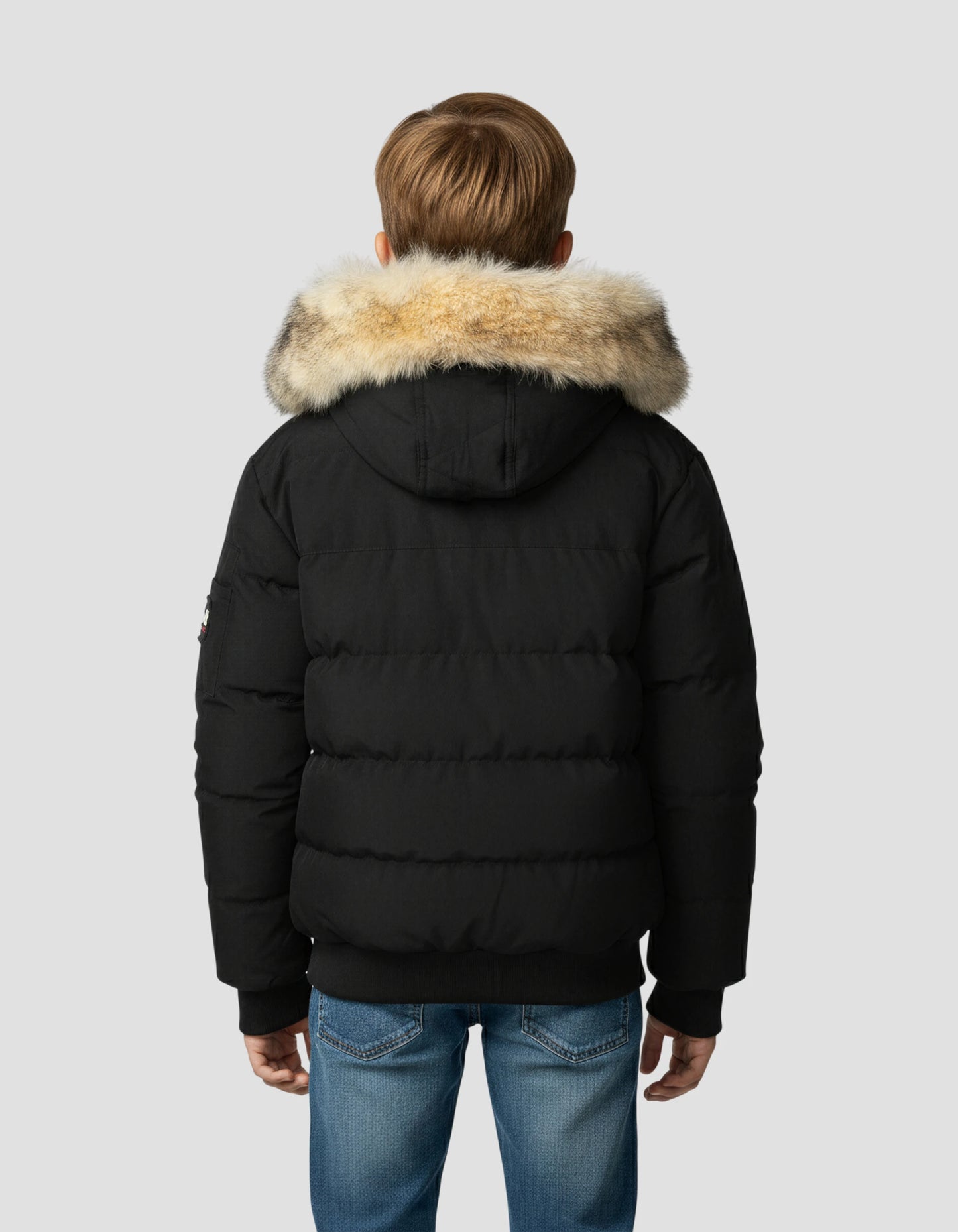 Chaqueta con capucha negra